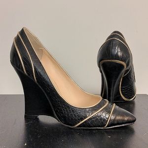 Adrienne Vittadini Collection art deco gold piped black alligator heels
